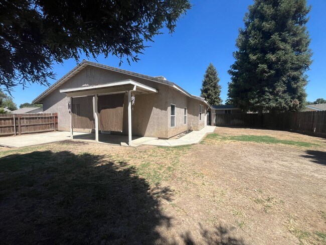 Building Photo - Move in Ready Home!