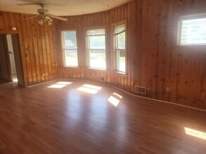 Building Photo - Spacious 3-Bedroom, 1-Bath Townhouse in Millville