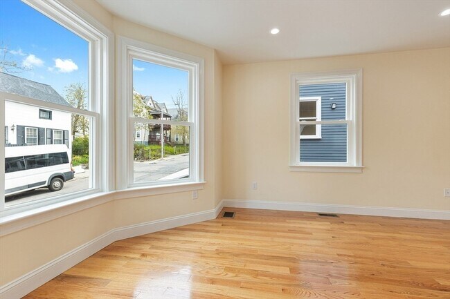 Building Photo - 48 W Tremlett St