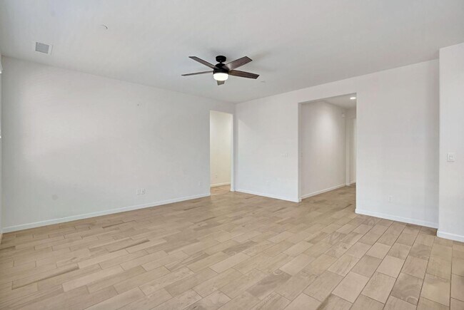 Building Photo - 2153 Lombard Ln