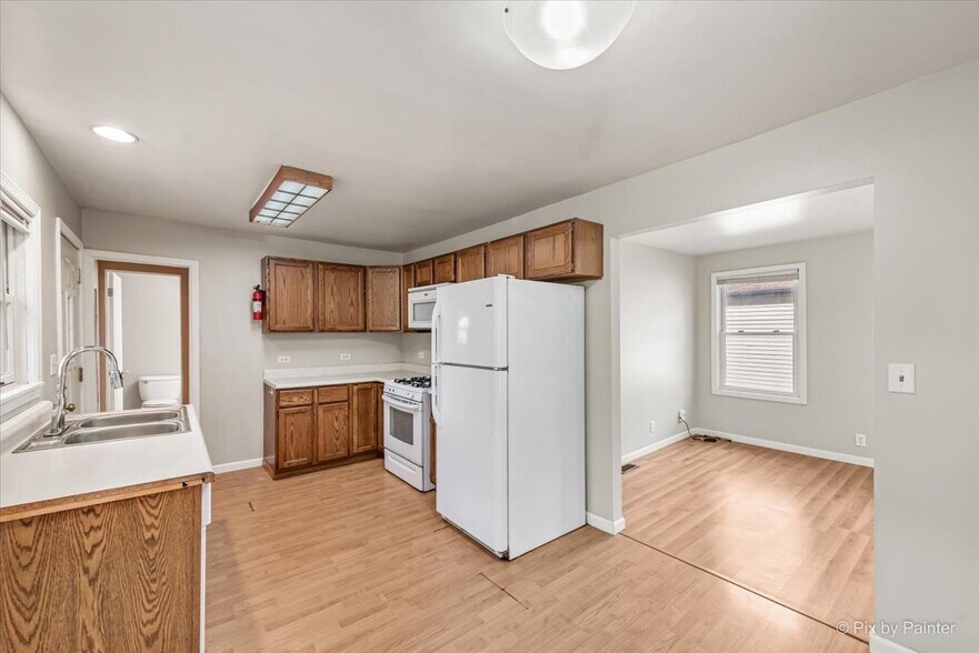 Kitchen - 6425 Maple Ave