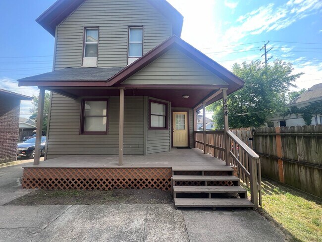 Building Photo - Recently Remodeled Single Family Home within Blocks of Downtown Grand Rapids!