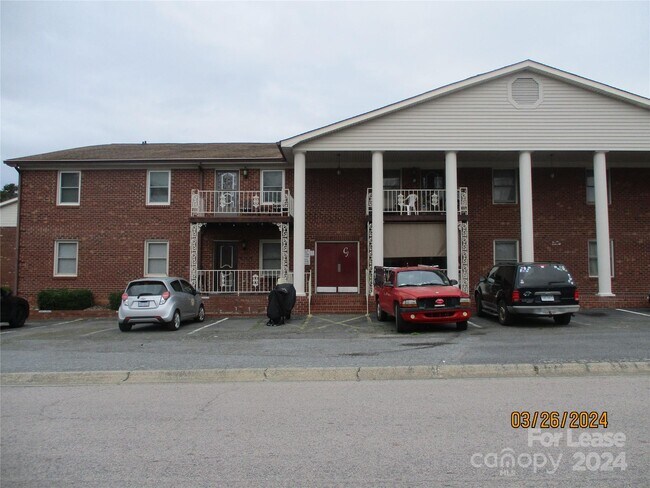 Building Photo - 120 Briarcliff Dr