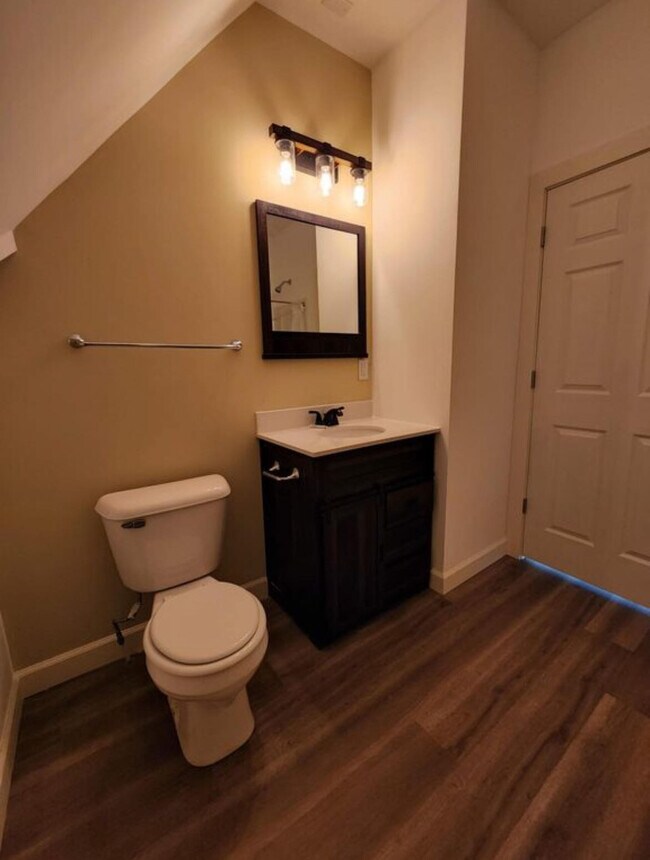 Bathroom - 3073 N Pierce St