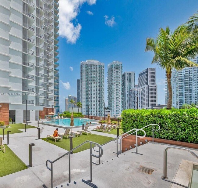 Building Photo - 350 S Miami Ave