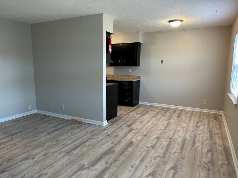 Building Photo - 3108 Springfield Dr