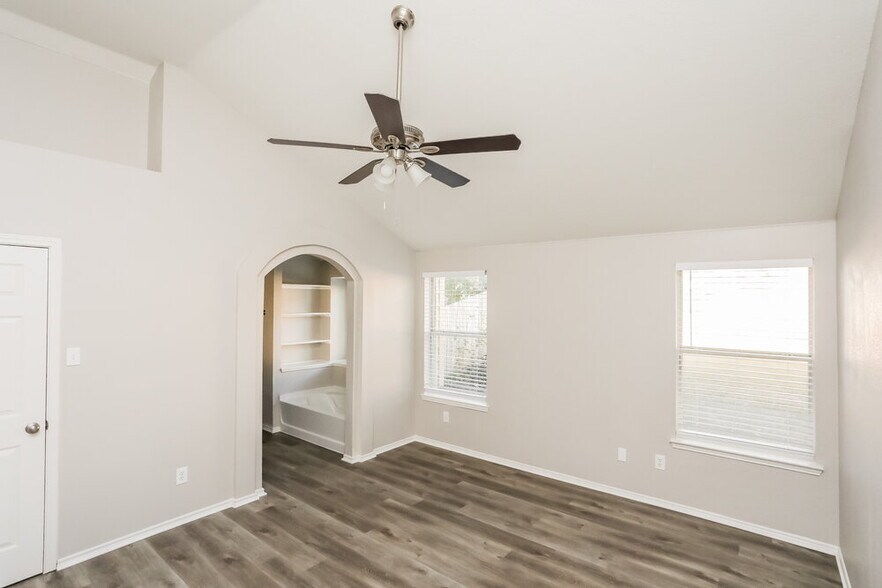 Building Photo - 525 Skelton St