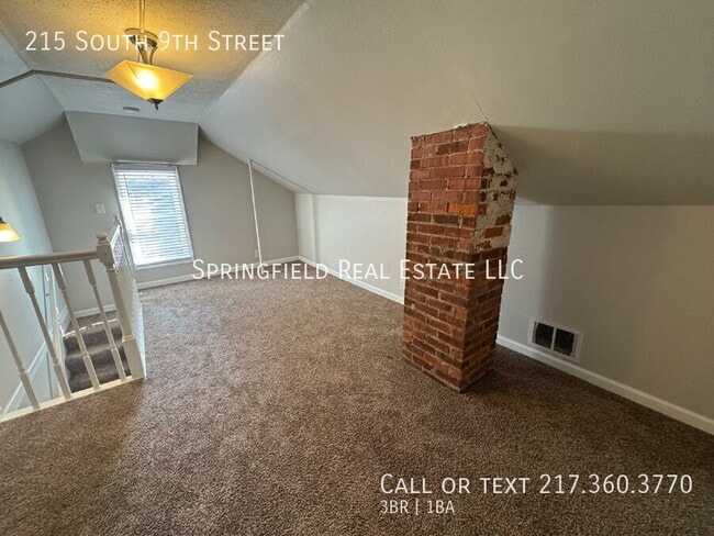 Building Photo - 215 S 9th St