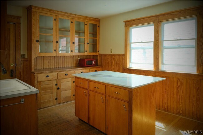 Building Photo - 47 Bridgeman St