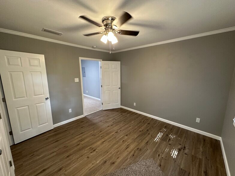 Building Photo - 163 Potter Dr