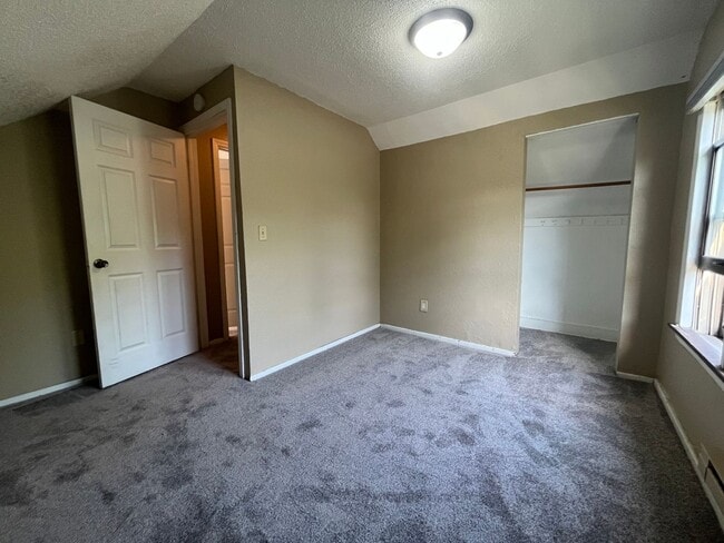 Building Photo - St. Paul home in Great Dayton's Bluff area