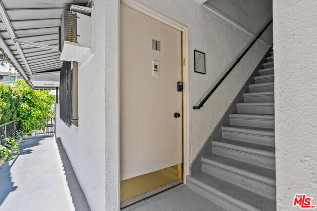 Building Photo - 628 Huntley Dr