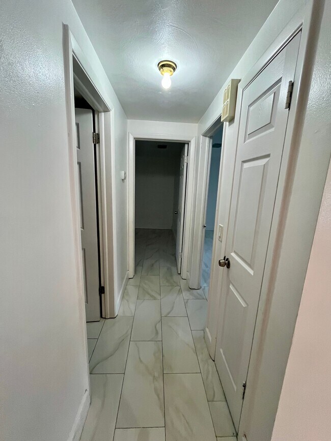 Building Photo - 5121 Dove Dr