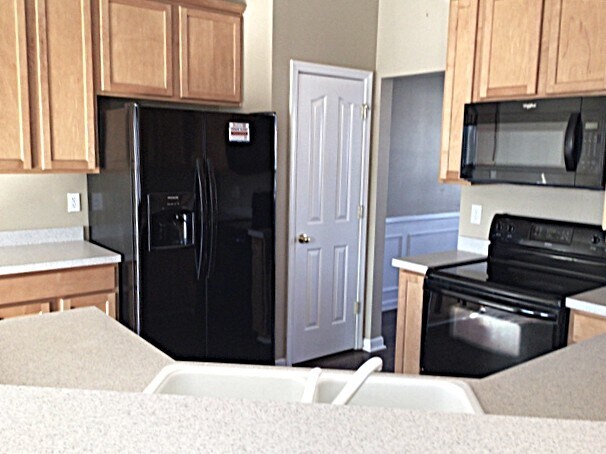 Building Photo - 5 Hessell Ct