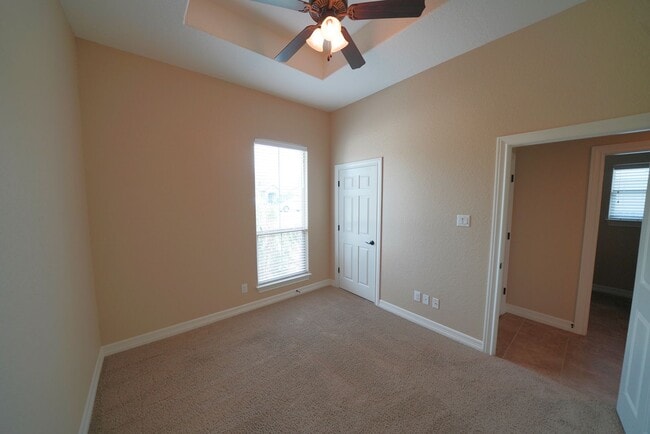 Building Photo - Beautiful Selma Living. Realtor Commission: $500