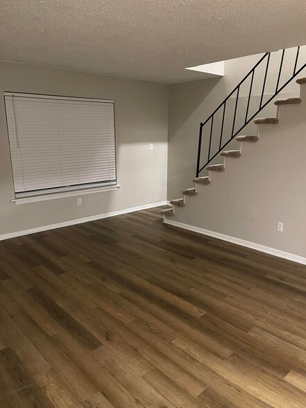 Building Photo - Newly Renovated Apartment Homes