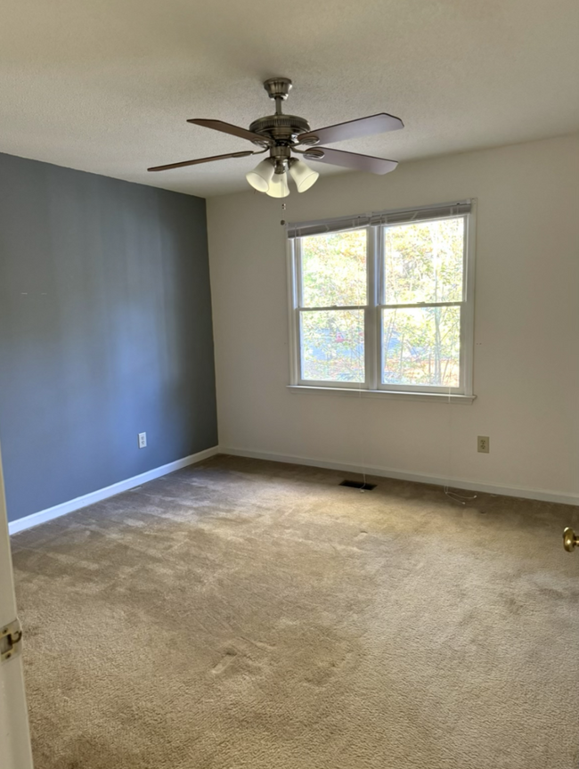 Building Photo - Cary Townhome