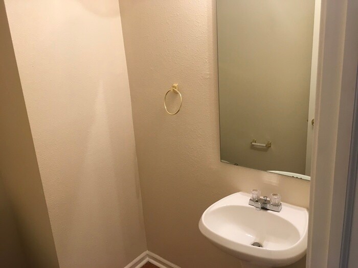 Building Photo - 10879 Walnut Grove Bend