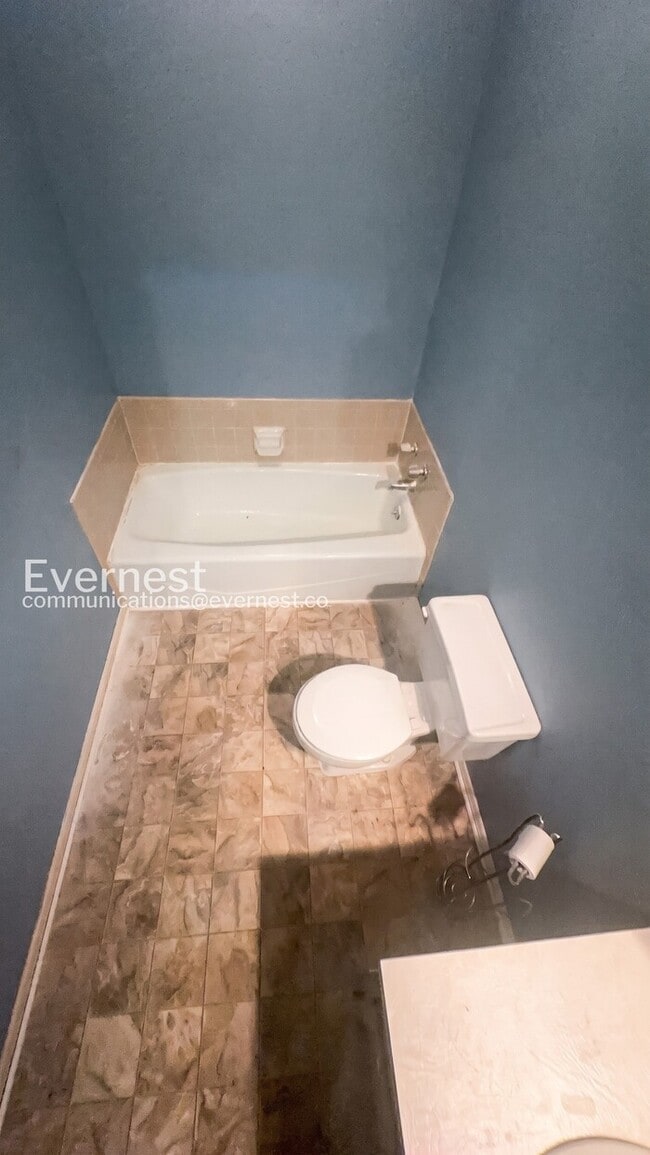 Building Photo - 3 Bed/2.5 Bath Townhome with Fenced Yard / Pets Not Accepted / Vouchers Accepted / Coming Soon!