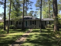 Building Photo - 1031 Summit Dr