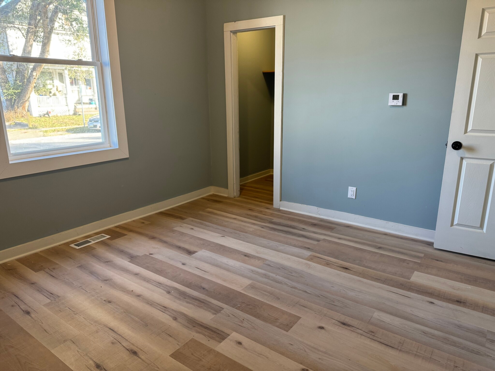 Building Photo - 627 N Division St