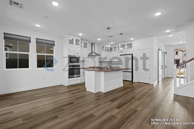 Building Photo - 15961 Mavericks Ln