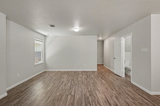 Building Photo - 16701 E Hammon