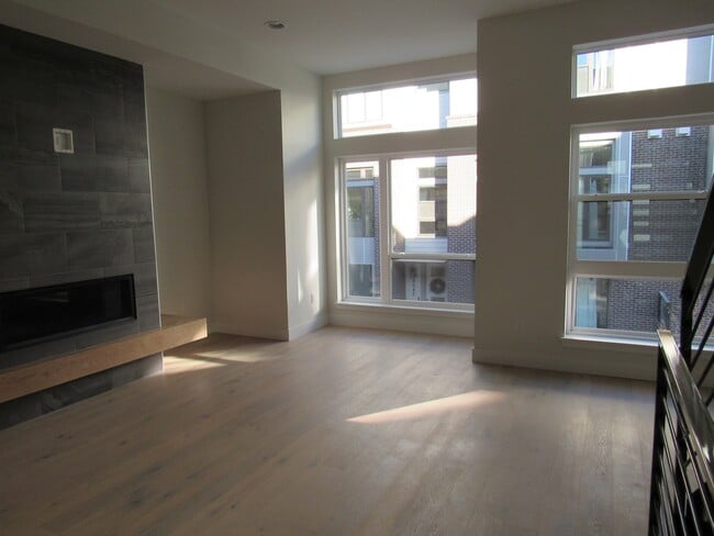 Building Photo - Town home a Block away from Sloan's Lake with roof top Deck