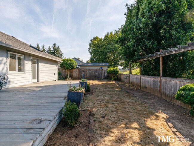 Building Photo - Charming Home Backing to Greenbelt, Near Lacamas Lake and Local Amenities
