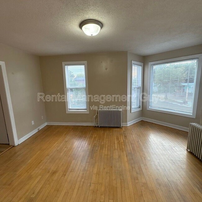 Building Photo - 65 George St E