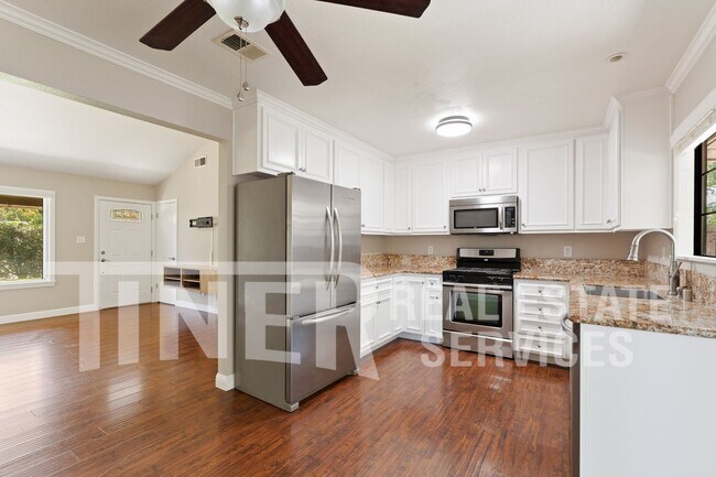 Building Photo - 8950 Salmon Falls Dr