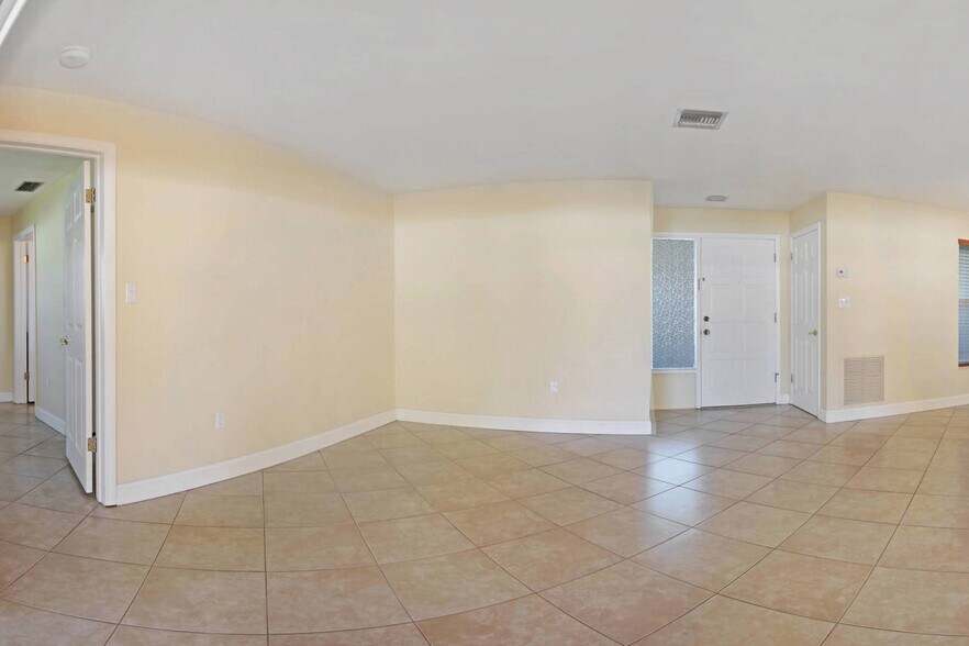 Building Photo - 5652 Eichen Cir