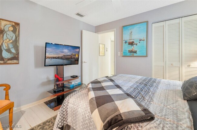 Building Photo - 83 Glades Blvd