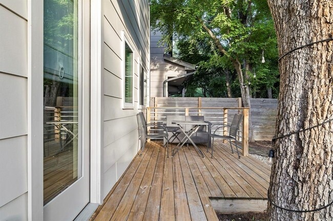 Building Photo - 6800 Menchaca Rd