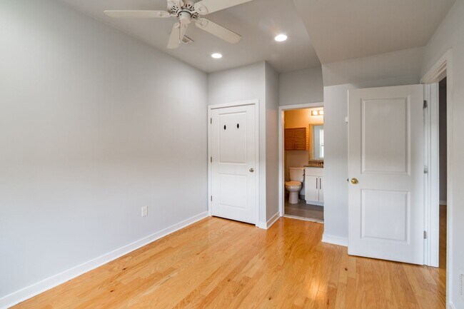 Building Photo - Five Bed Manayunk Apartment