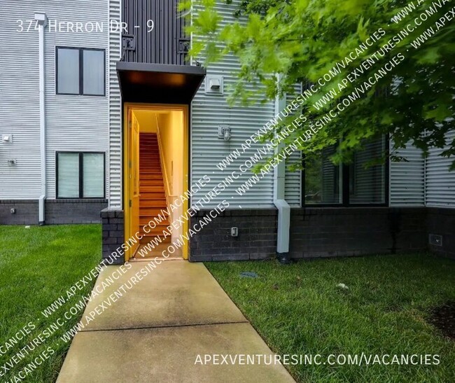 Building Photo - Beautiful Nashville Condo 5 minutes from D...