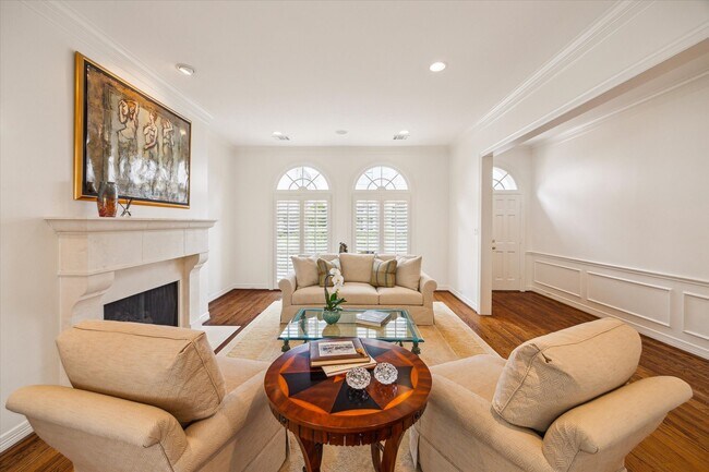 Building Photo - 2214 Potomac Dr