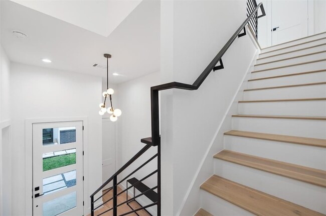 Building Photo - 5905 Fairdale Ln