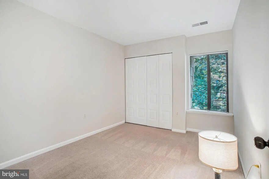 Building Photo - 4902 Sauquoit Ln