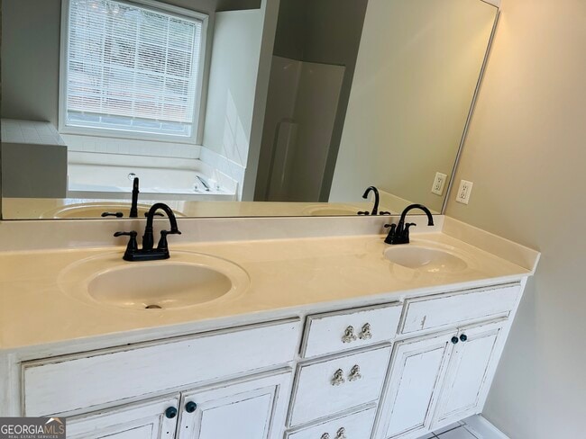 Building Photo - 50 Rock Mill Ct