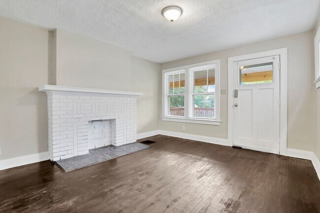 Building Photo - 657-659-659 S Burgess Ave