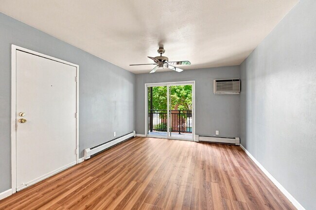 Building Photo - $1,340.95 - 1 Bed, 1 Bath Condo in Denver with In Unit Laundry!