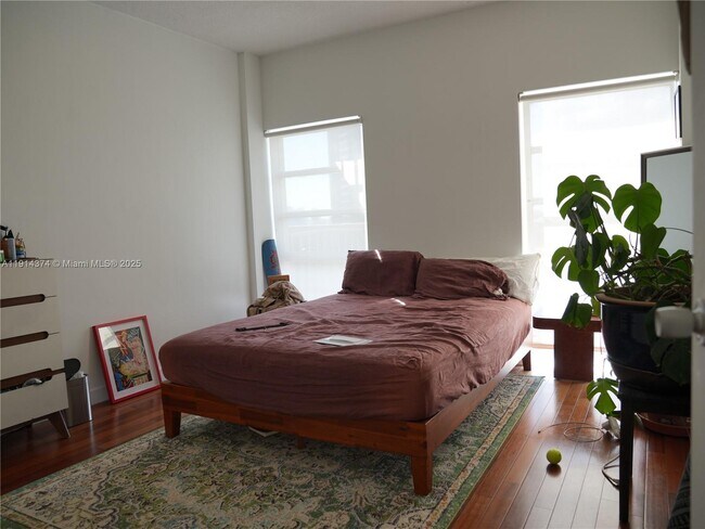 Building Photo - 880 NE 69th St