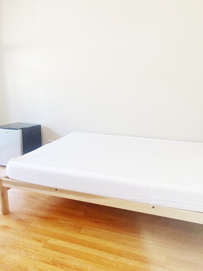 Building Photo - 1424 Amherst Ave