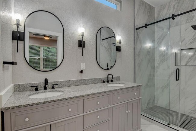 Building Photo - 2507 Rogge Ln