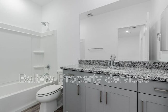 Building Photo - 1318 S 105th Pl