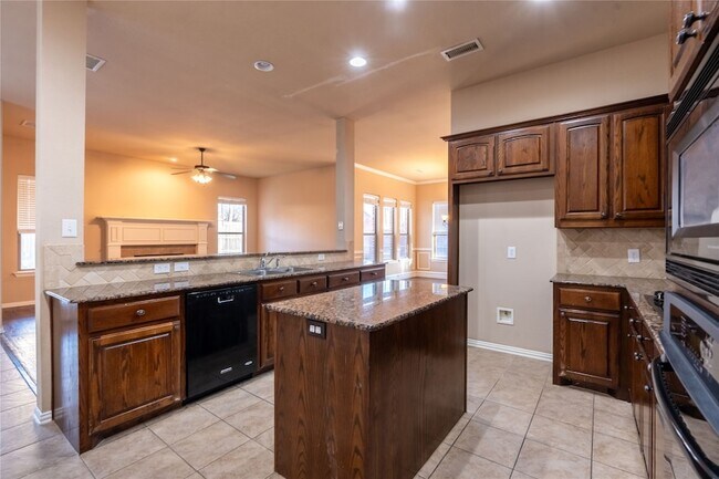 Building Photo - 2505 Vista Oaks Dr