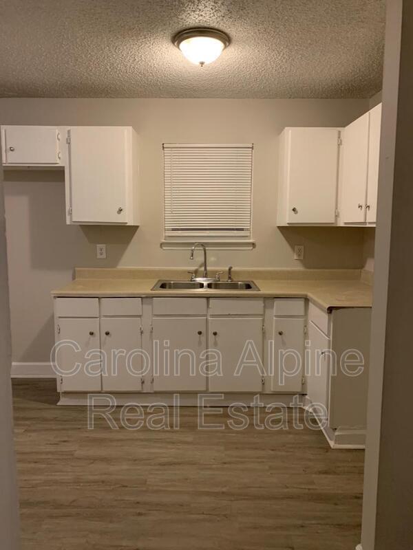 Building Photo - 8925 Shadowood Ln