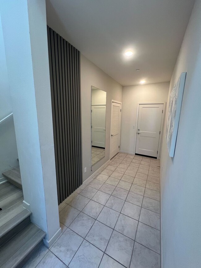 Building Photo - Move-In Special! 2 Weeks Free Rent – Moder...