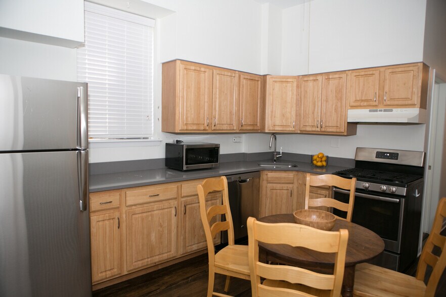 Building Photo - 2025 N Clifton Ave